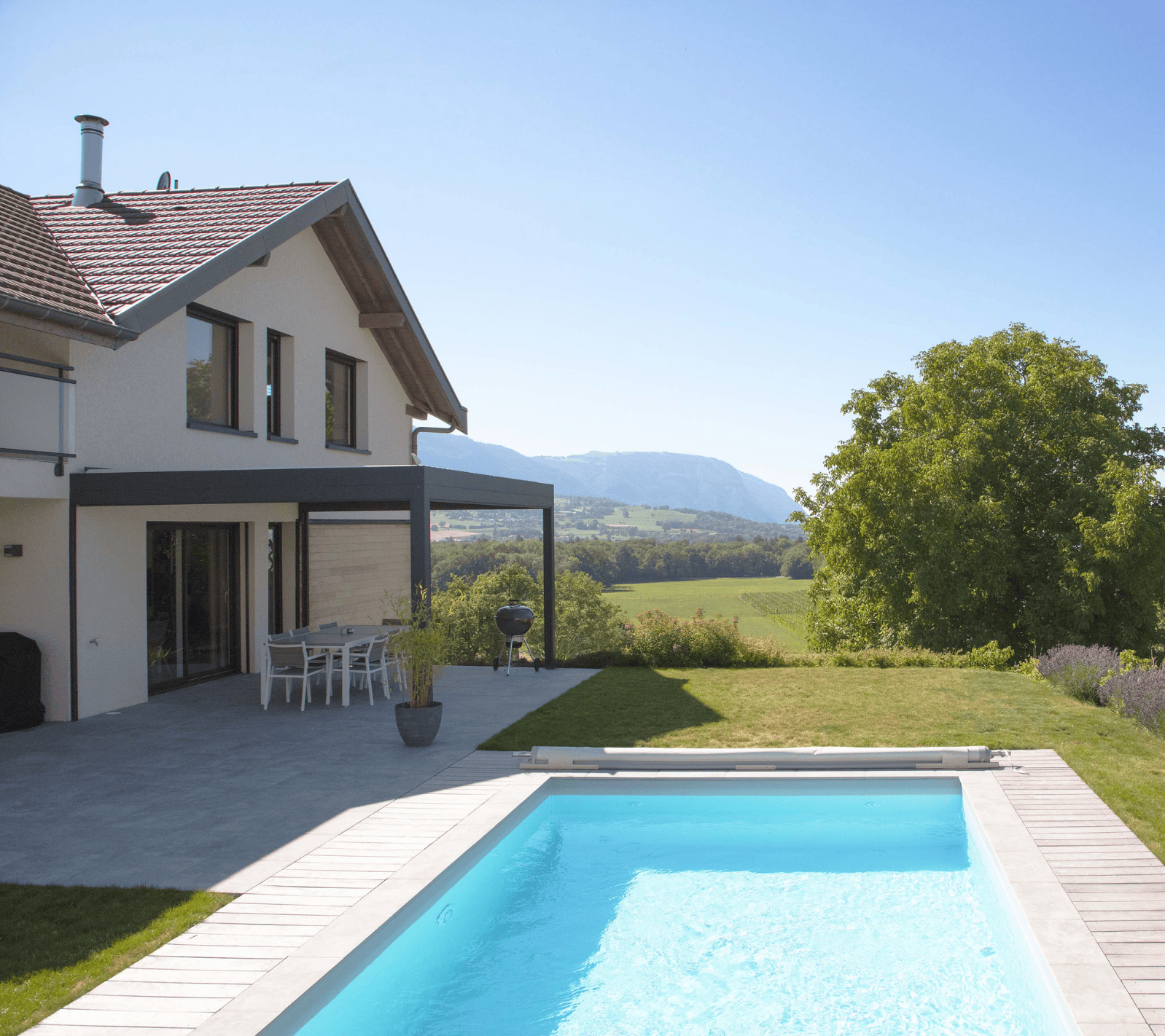 Piscine et vue dégagée a Pressilly (Haute-Savoie)