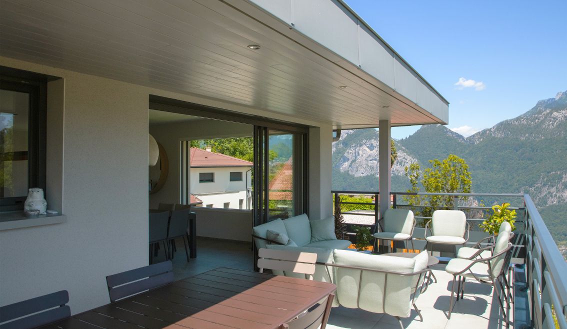 terrasse avec vue sur les alpes