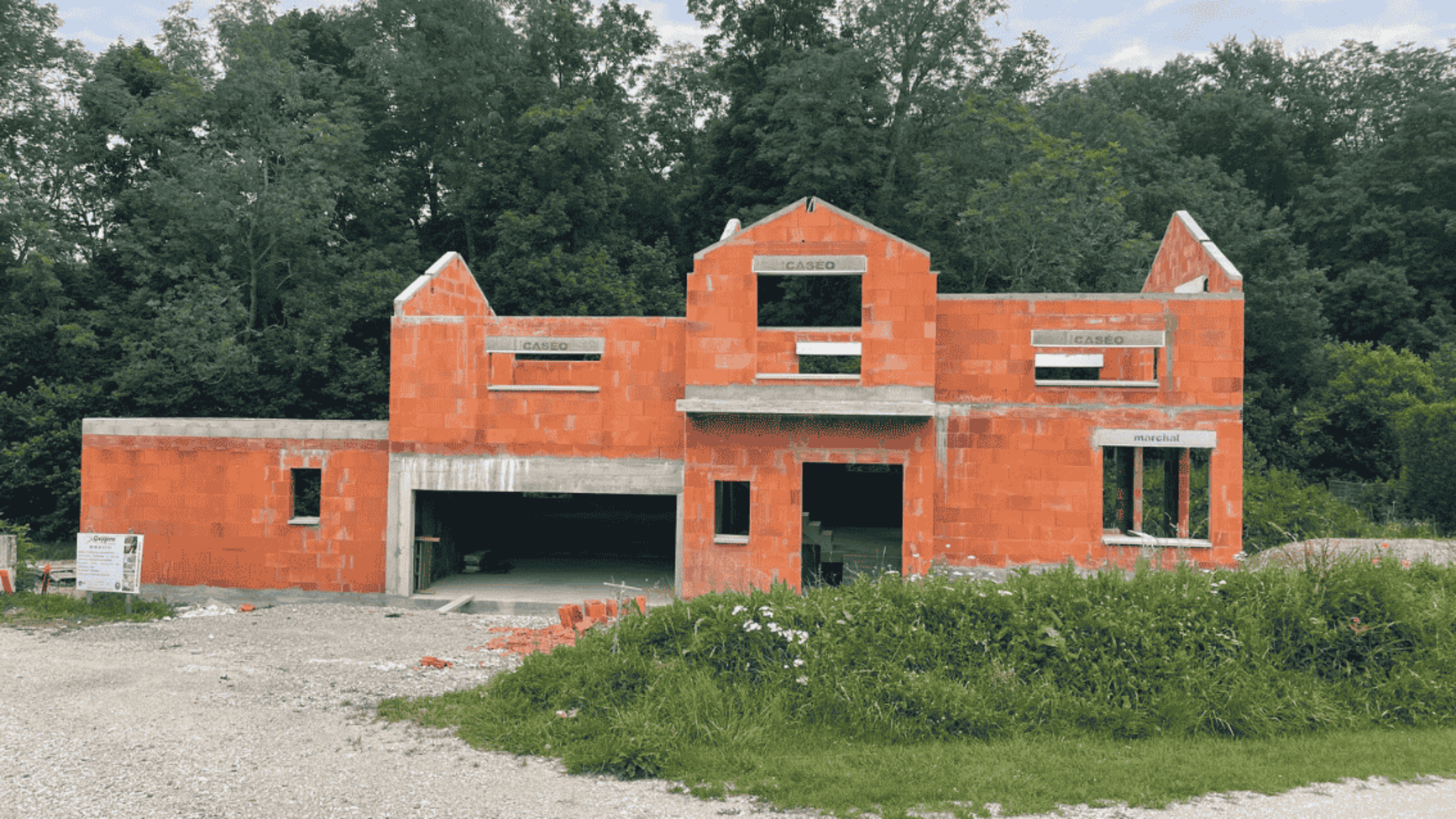 elevation des murs sur chantier de maison individuelle