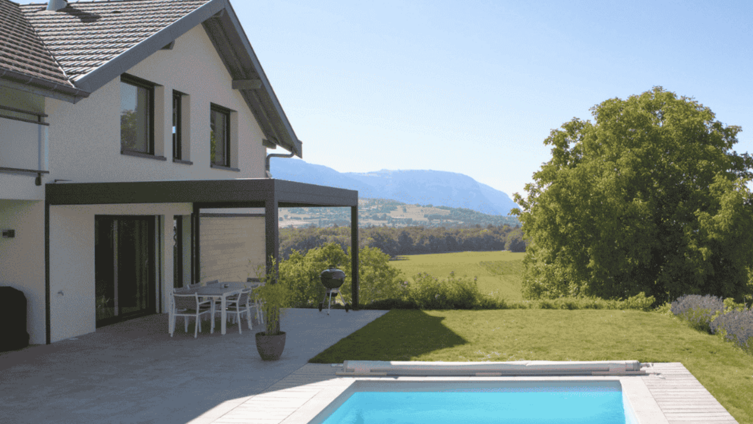 maison contemporaine avec pergola et piscine