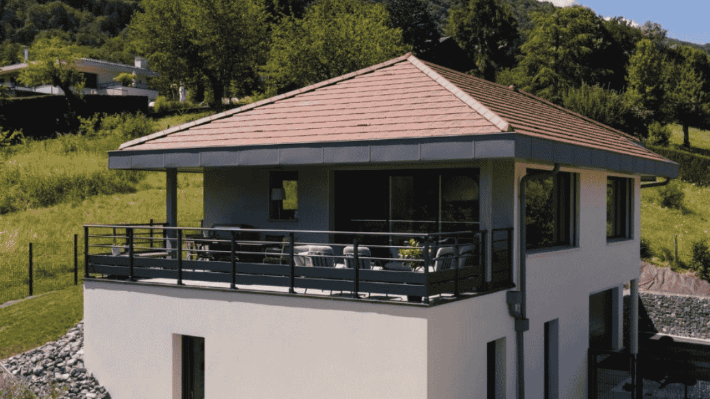 maison moderne toit plat avec grand balcon