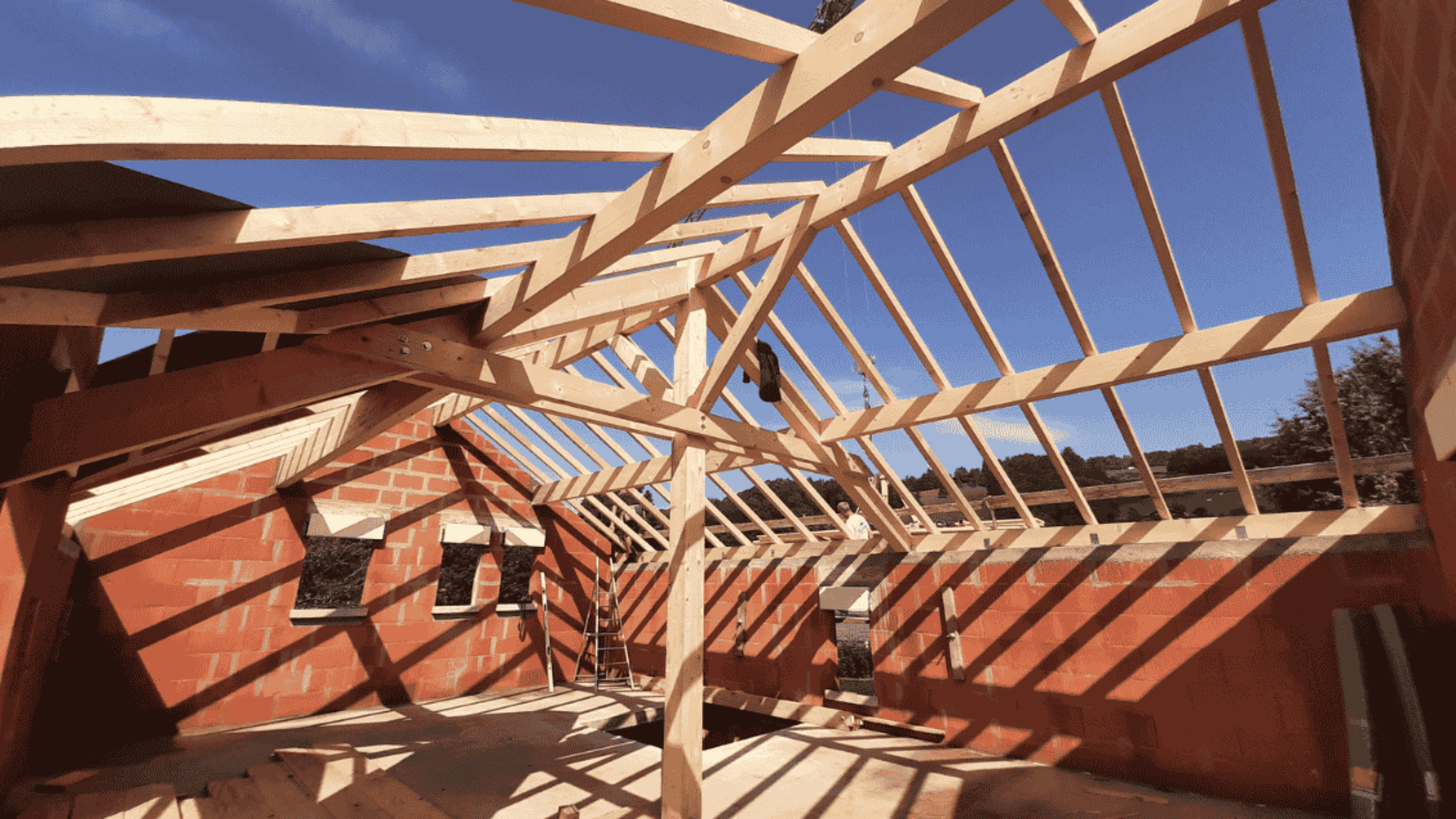 pose de la charpente sur chantier maison individuelle